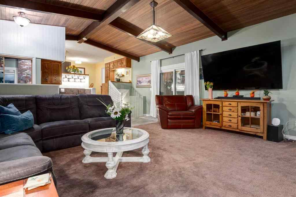 MLS® A2261199 - 220 Oakridge Place SW in Oakridge Calgary, Residential