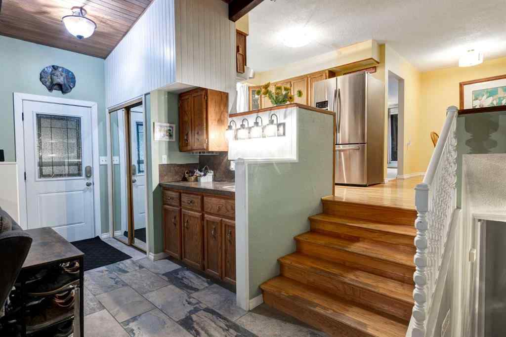 MLS® A2261199 - 220 Oakridge Place SW in Oakridge Calgary, Residential