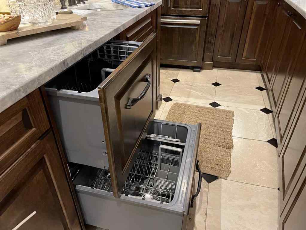 MLS® A2261202 - 814 Radford Road NE in Renfrew Calgary, Residential