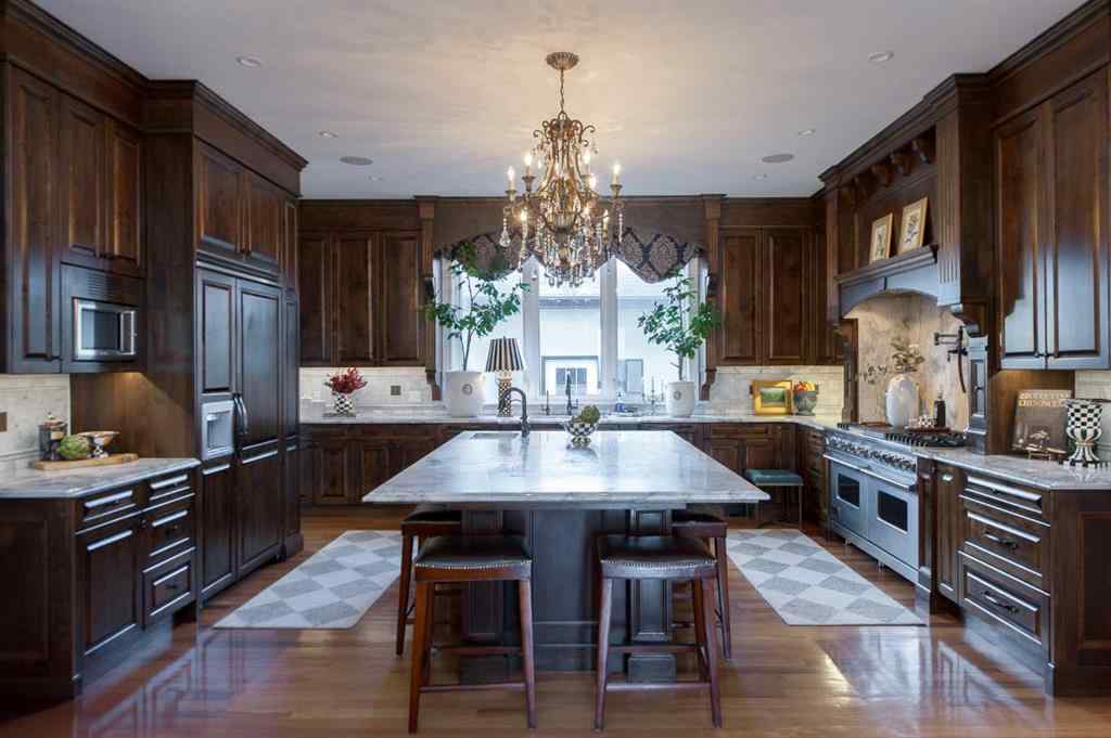 MLS® A2261202 - 814 Radford Road NE in Renfrew Calgary, Residential