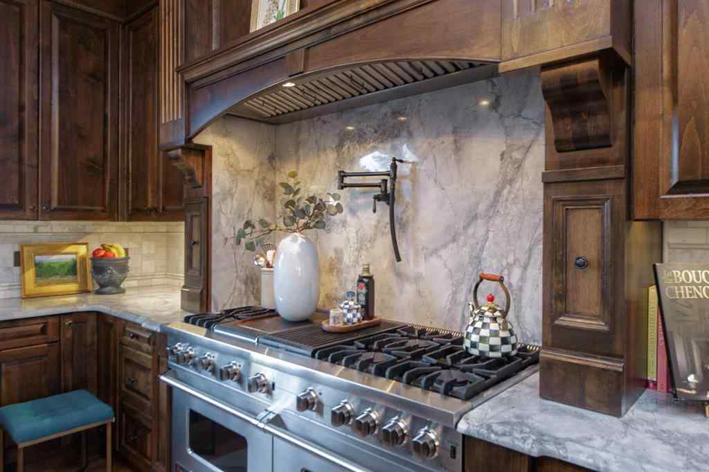 MLS® A2261202 - 814 Radford Road NE in Renfrew Calgary, Residential