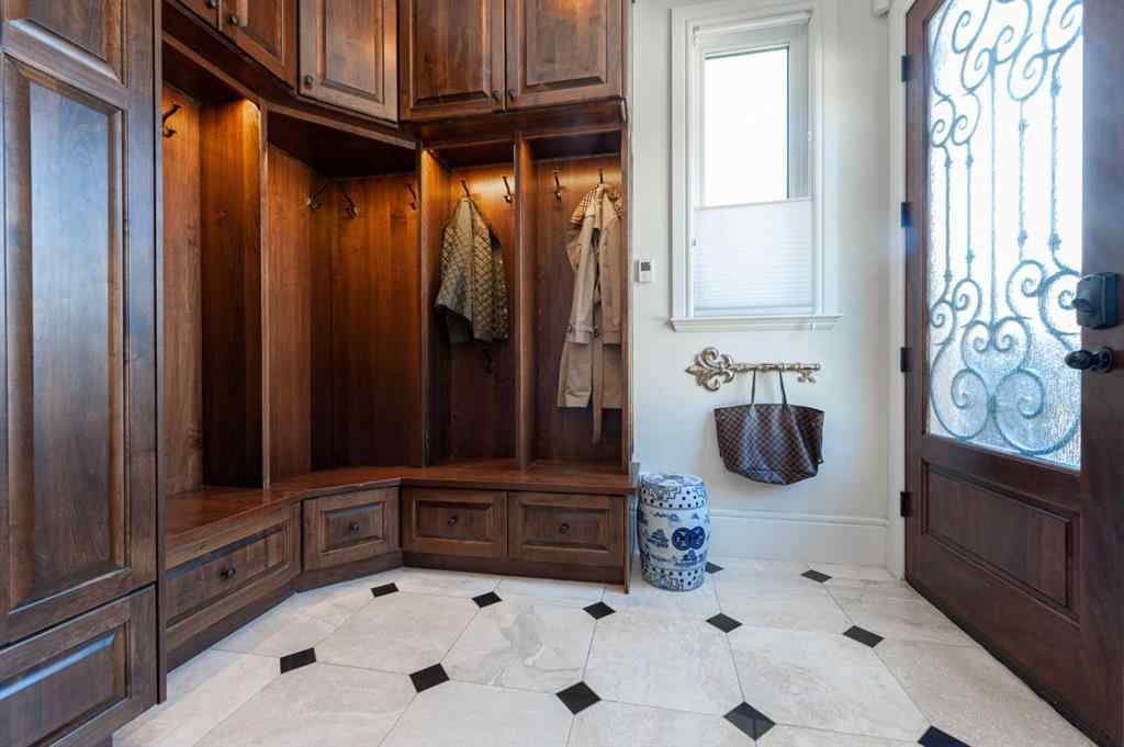 MLS® A2261202 - 814 Radford Road NE in Renfrew Calgary, Residential