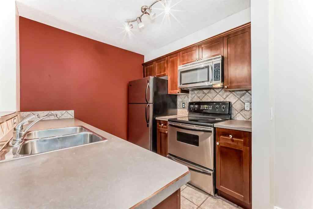 MLS® A2261224 - Unit #204 420 3 Avenue NE in Crescent Heights Calgary, Residential