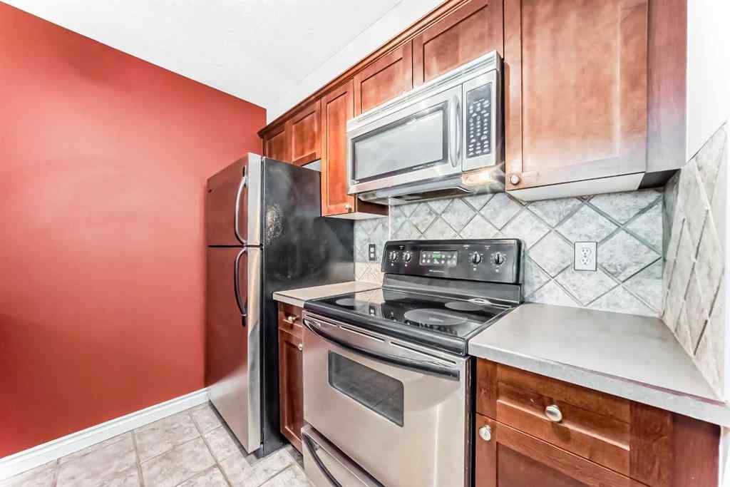 MLS® A2261224 - Unit #204 420 3 Avenue NE in Crescent Heights Calgary, Residential