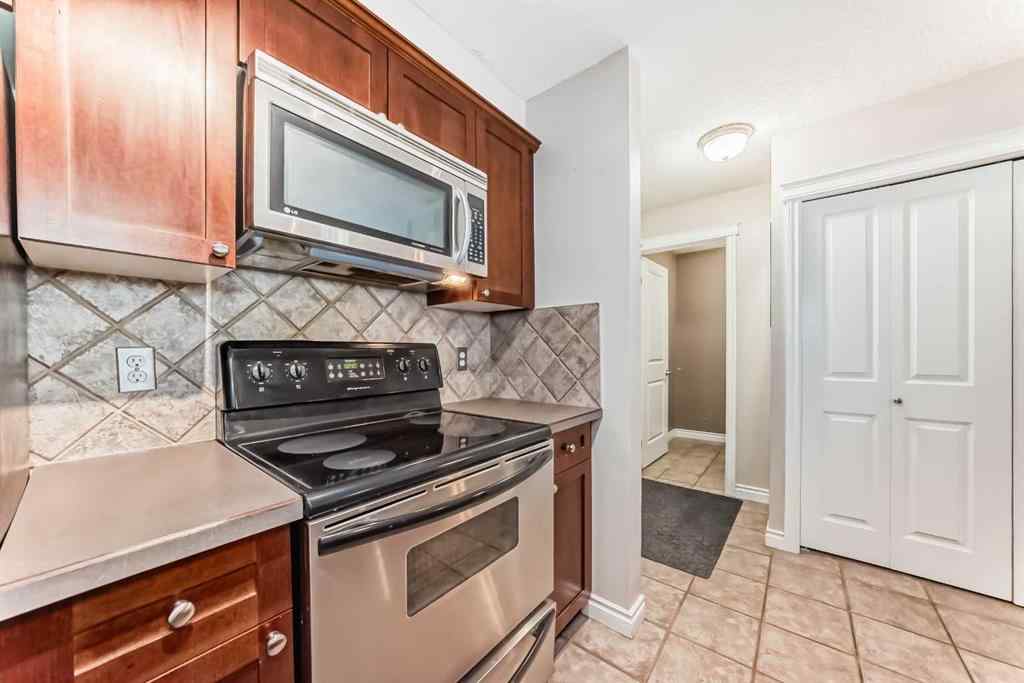 MLS® A2261224 - Unit #204 420 3 Avenue NE in Crescent Heights Calgary, Residential