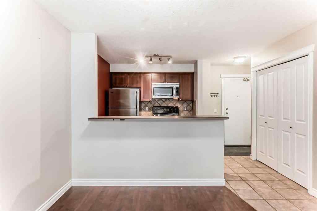 MLS® A2261224 - Unit #204 420 3 Avenue NE in Crescent Heights Calgary, Residential