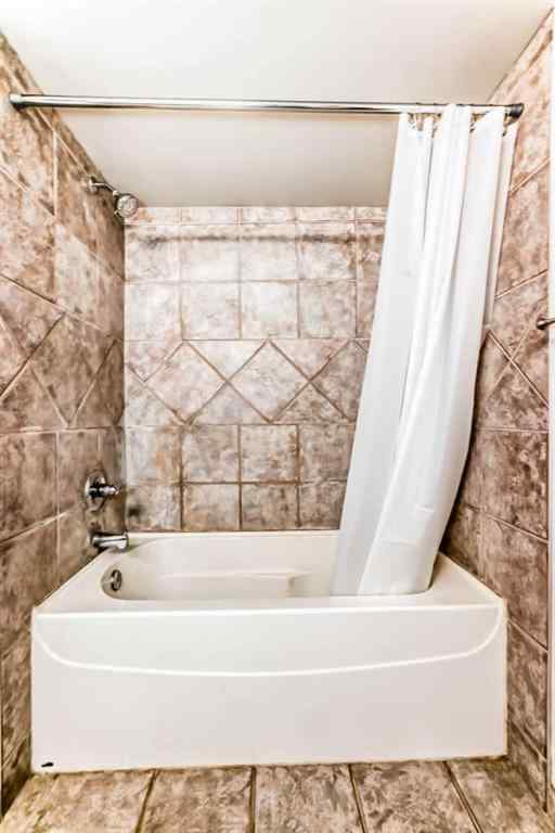 MLS® A2261224 - Unit #204 420 3 Avenue NE in Crescent Heights Calgary, Residential