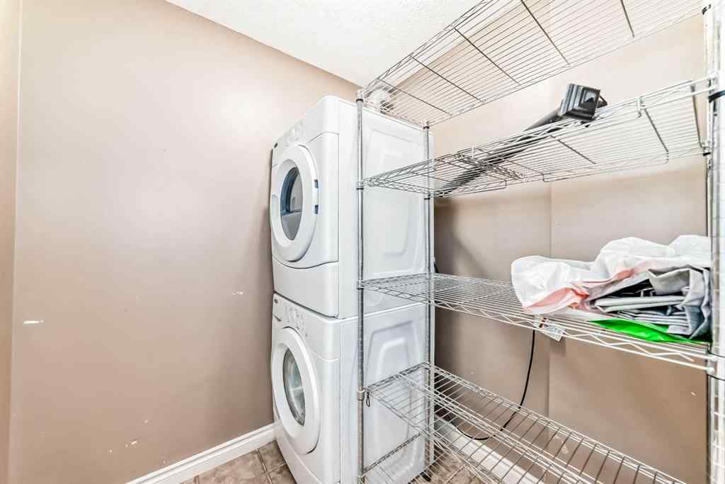 MLS® A2261224 - Unit #204 420 3 Avenue NE in Crescent Heights Calgary, Residential