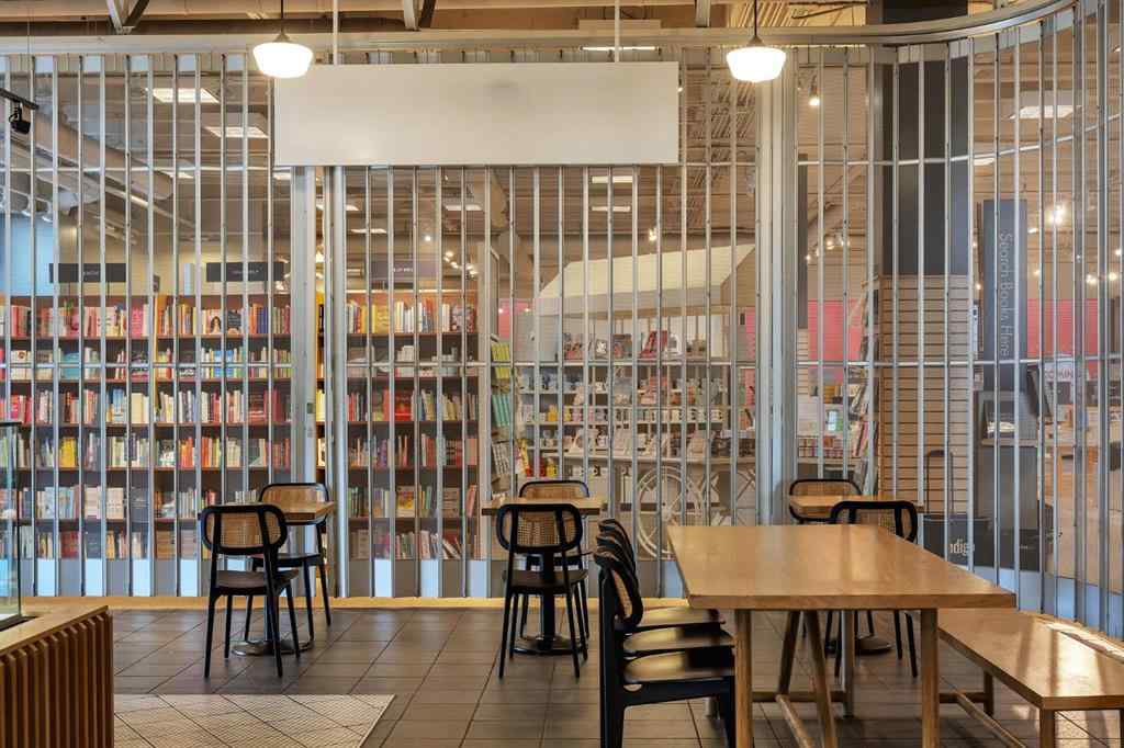 MLS® A2261228 - 6455 Macloed Trail  in Meadowlark Park Calgary, Commercial