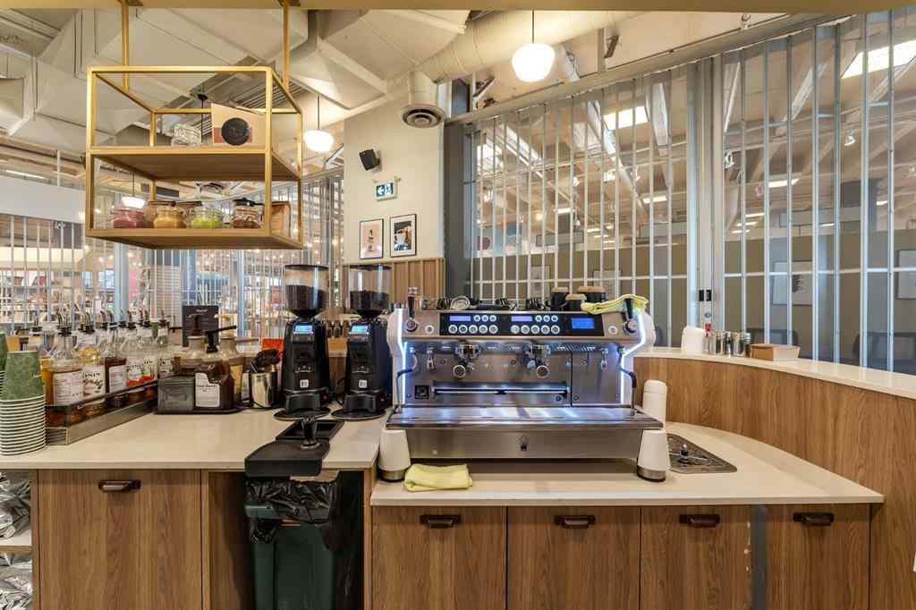 MLS® A2261228 - 6455 Macloed Trail  in Meadowlark Park Calgary, Commercial