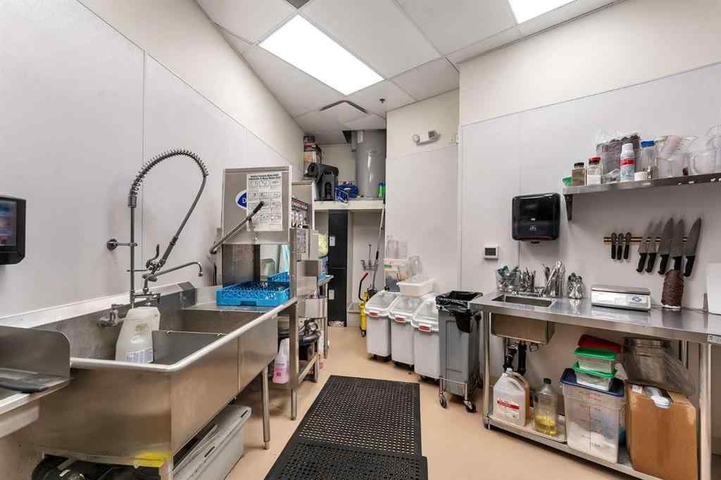 MLS® A2261228 - 6455 Macloed Trail  in Meadowlark Park Calgary, Commercial