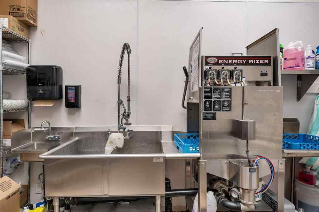 MLS® A2261228 - 6455 Macloed Trail  in Meadowlark Park Calgary, Commercial