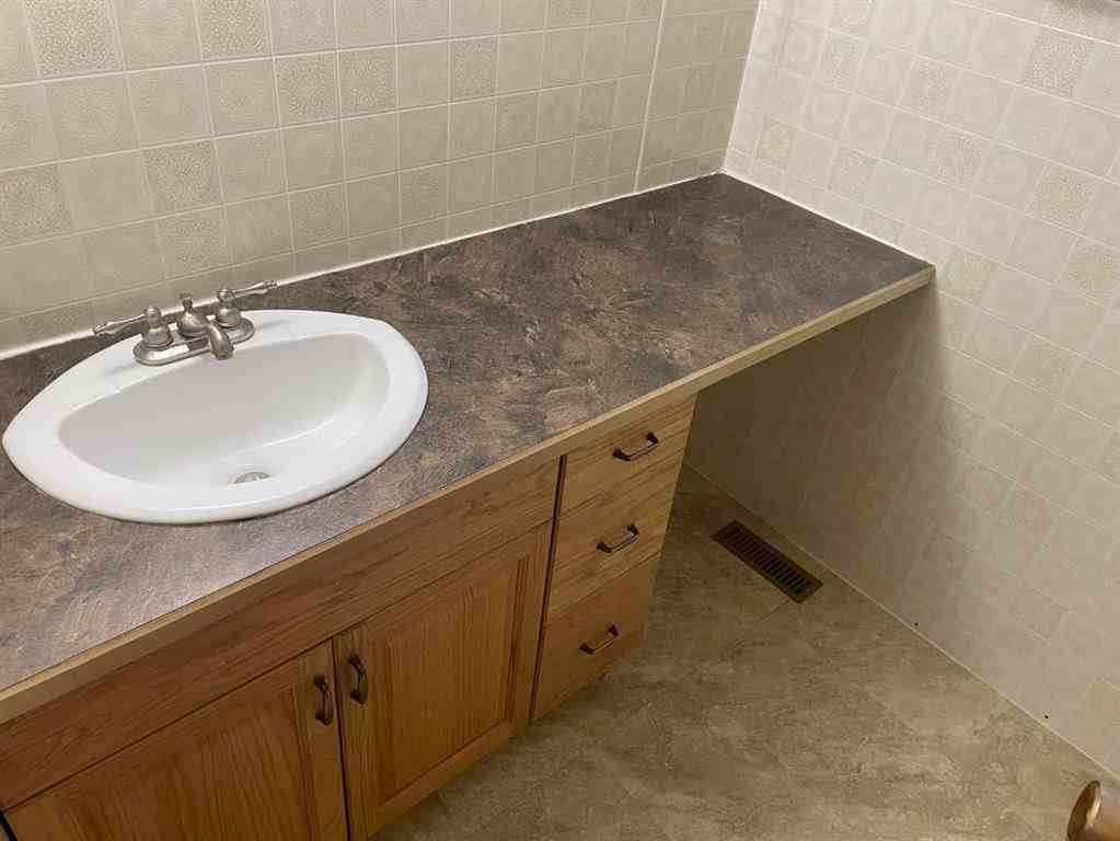 MLS® A2261230 - 11200 106 Ave   in NONE Fairview, Residential