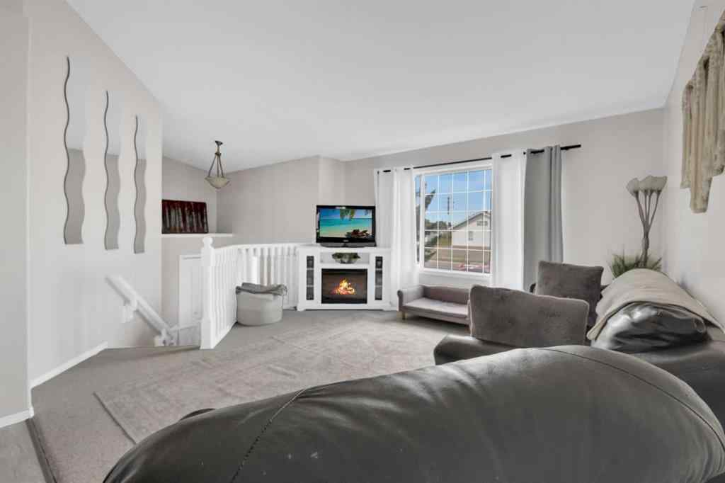 MLS® A2261238 - 2029 Minto Street  in Penhold Estates Penhold, Residential