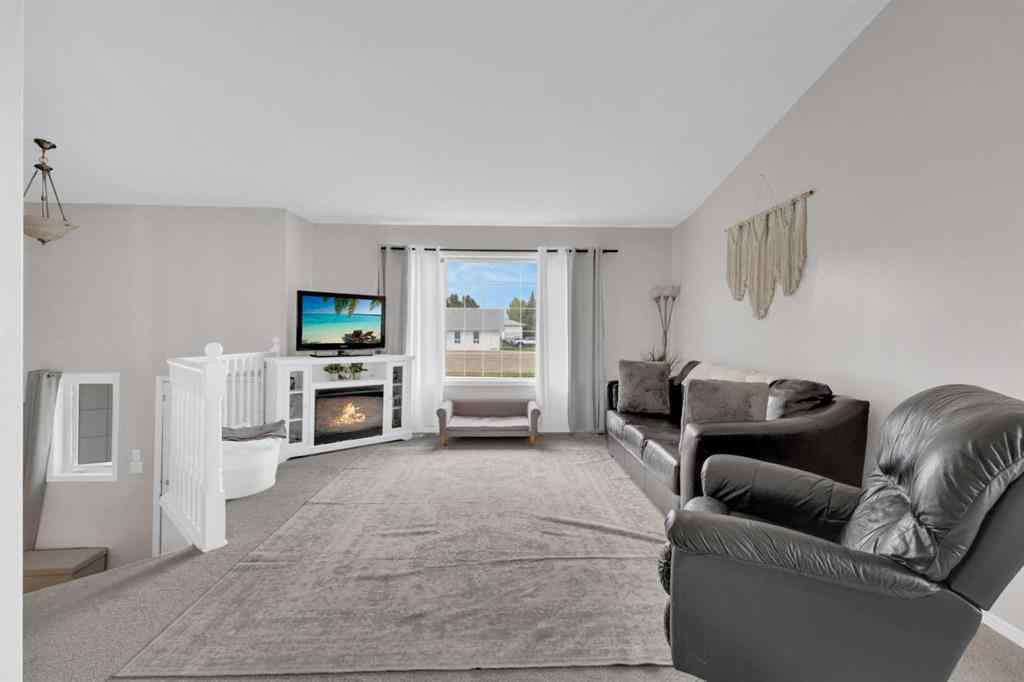 MLS® A2261238 - 2029 Minto Street  in Penhold Estates Penhold, Residential