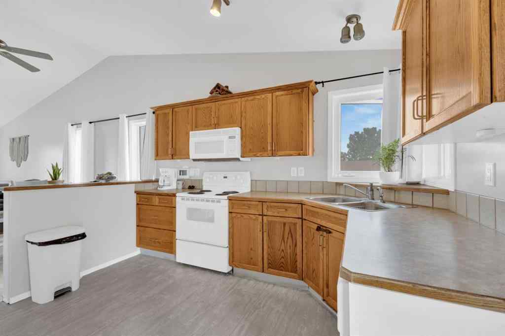 MLS® A2261238 - 2029 Minto Street  in Penhold Estates Penhold, Residential