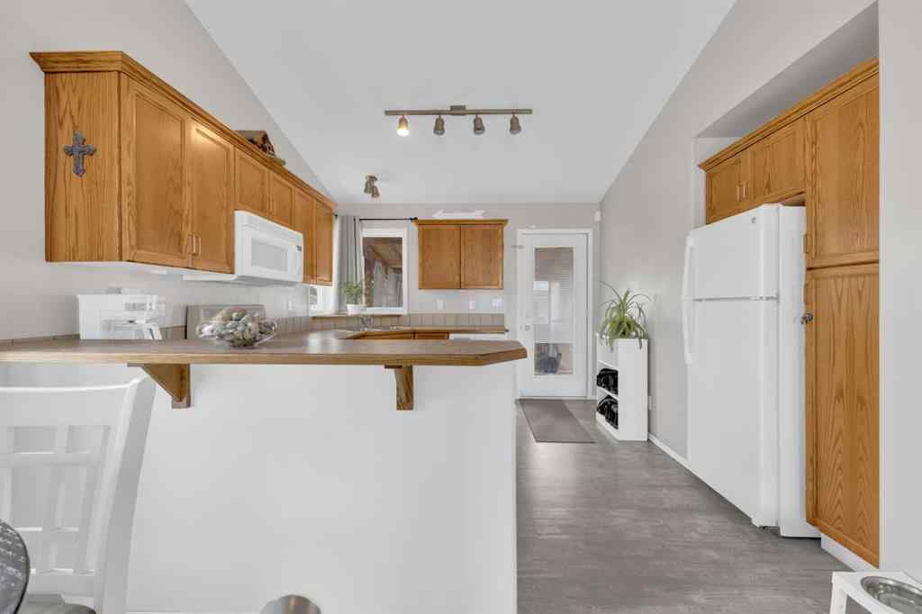 MLS® A2261238 - 2029 Minto Street  in Penhold Estates Penhold, Residential