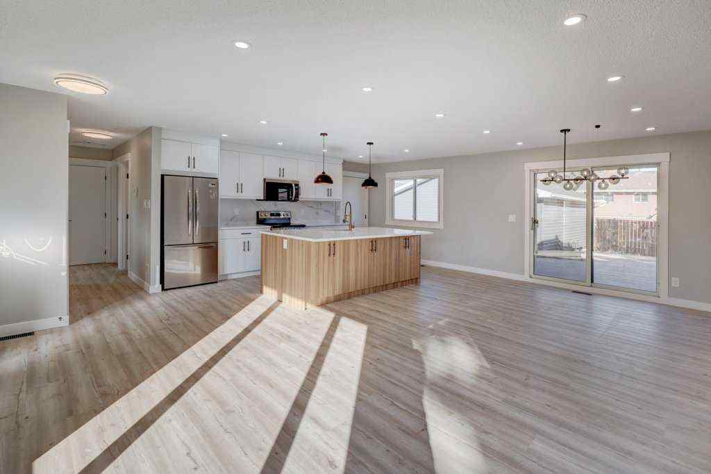 MLS® A2261256 - 462 Summerwood Place SE in Summerhill Airdrie, Residential