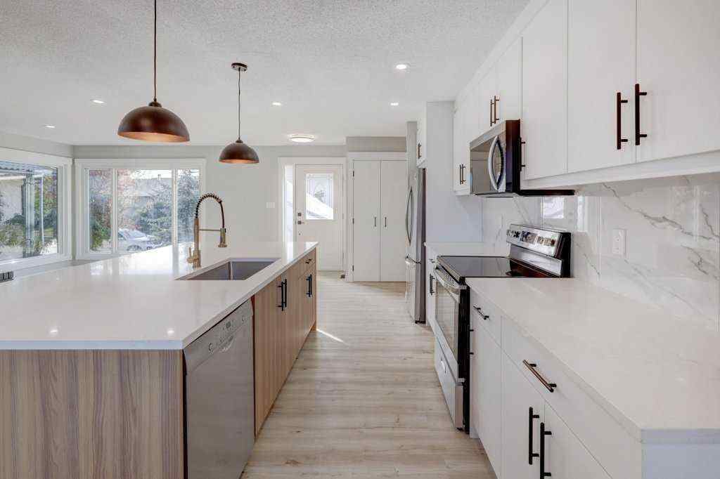 MLS® A2261256 - 462 Summerwood Place SE in Summerhill Airdrie, Residential