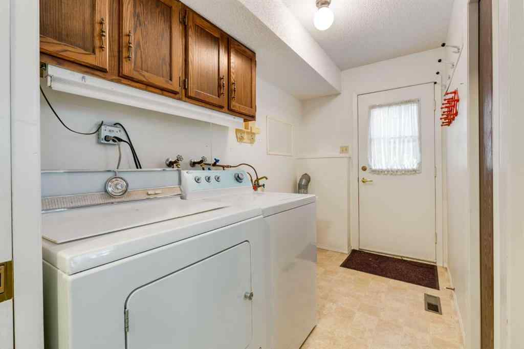 MLS® A2261278 - 300 Edgehill Drive NW in Edgemont Calgary, Residential