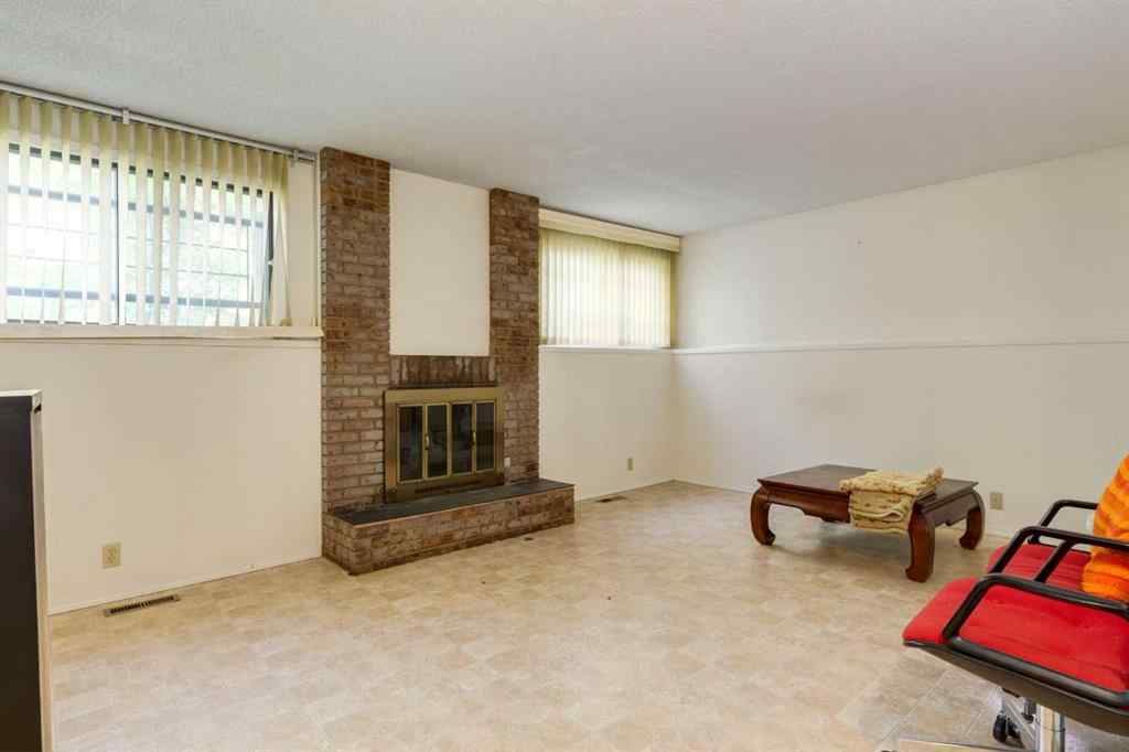 MLS® A2261278 - 300 Edgehill Drive NW in Edgemont Calgary, Residential