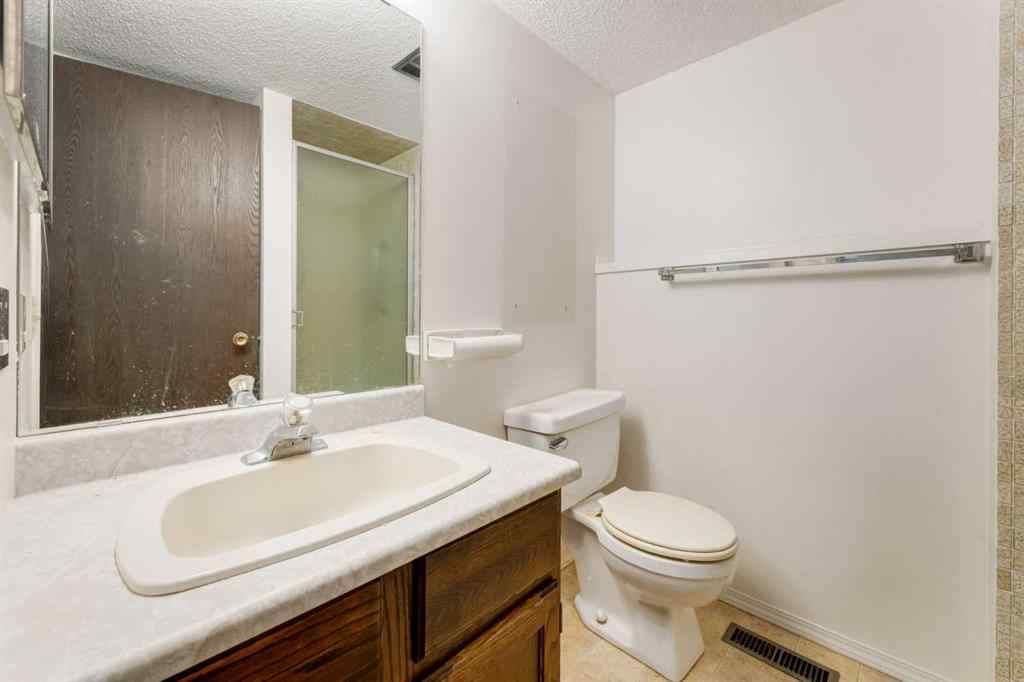 MLS® A2261278 - 300 Edgehill Drive NW in Edgemont Calgary, Residential