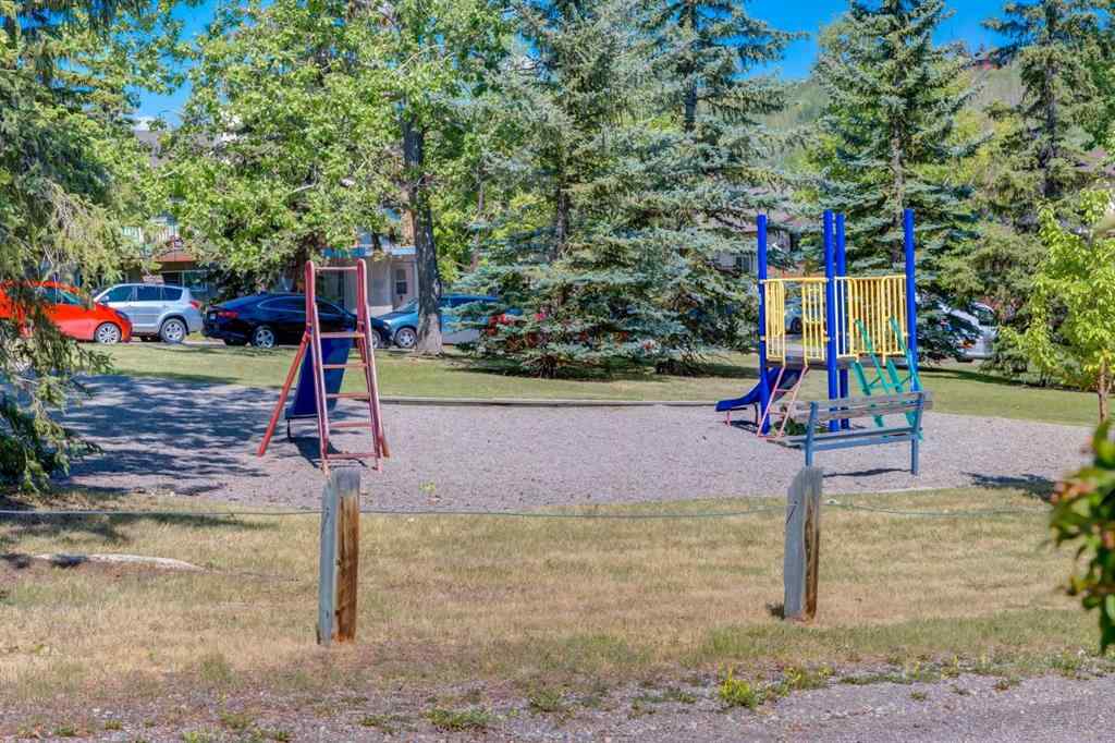 MLS® A2261278 - 300 Edgehill Drive NW in Edgemont Calgary, Residential