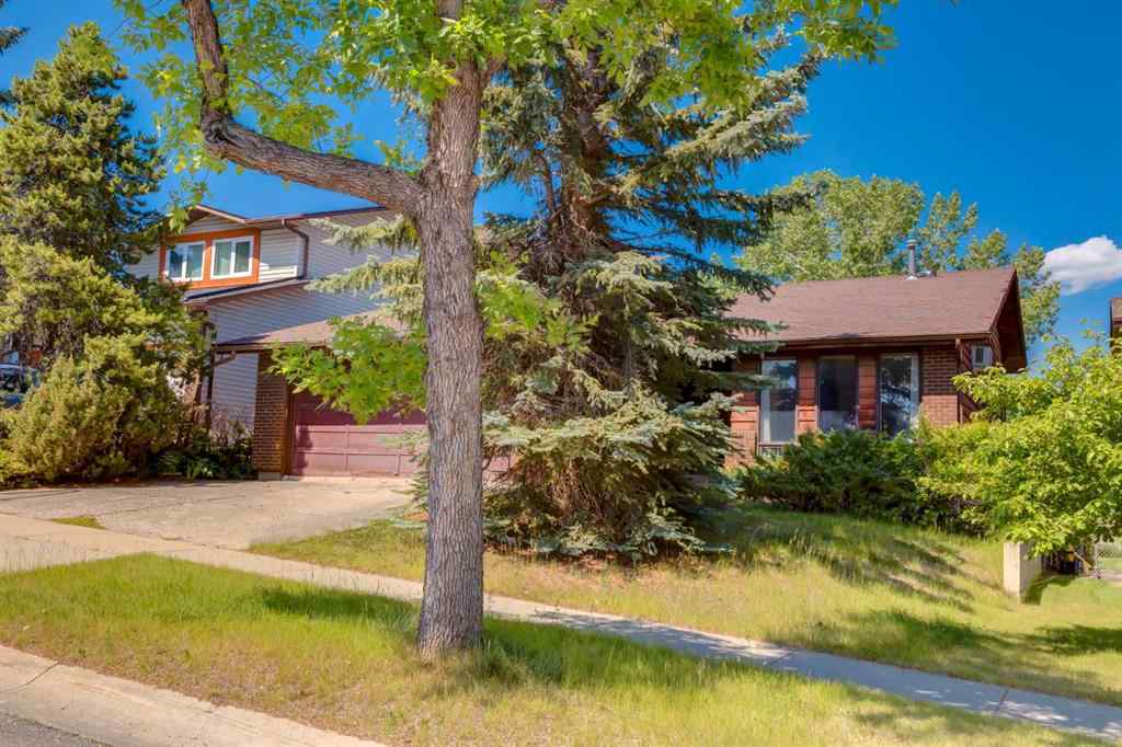 MLS® A2261278 - 300 Edgehill Drive NW in Edgemont Calgary, Residential