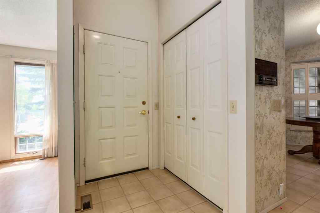 MLS® A2261278 - 300 Edgehill Drive NW in Edgemont Calgary, Residential