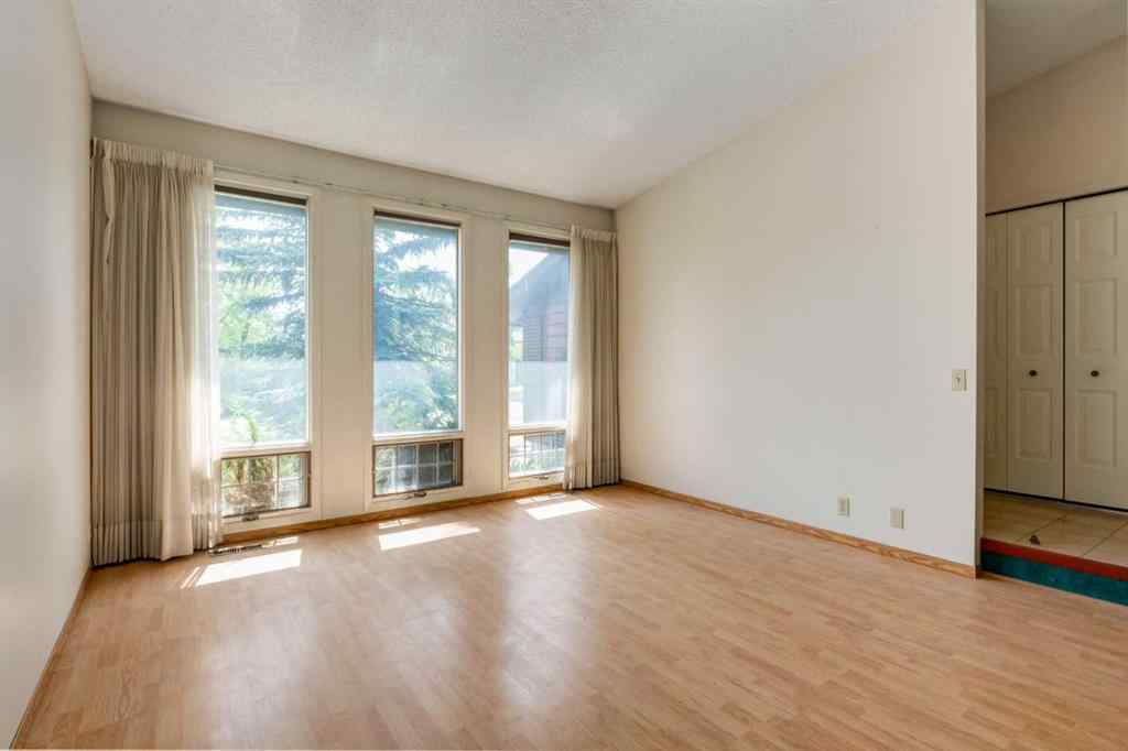 MLS® A2261278 - 300 Edgehill Drive NW in Edgemont Calgary, Residential