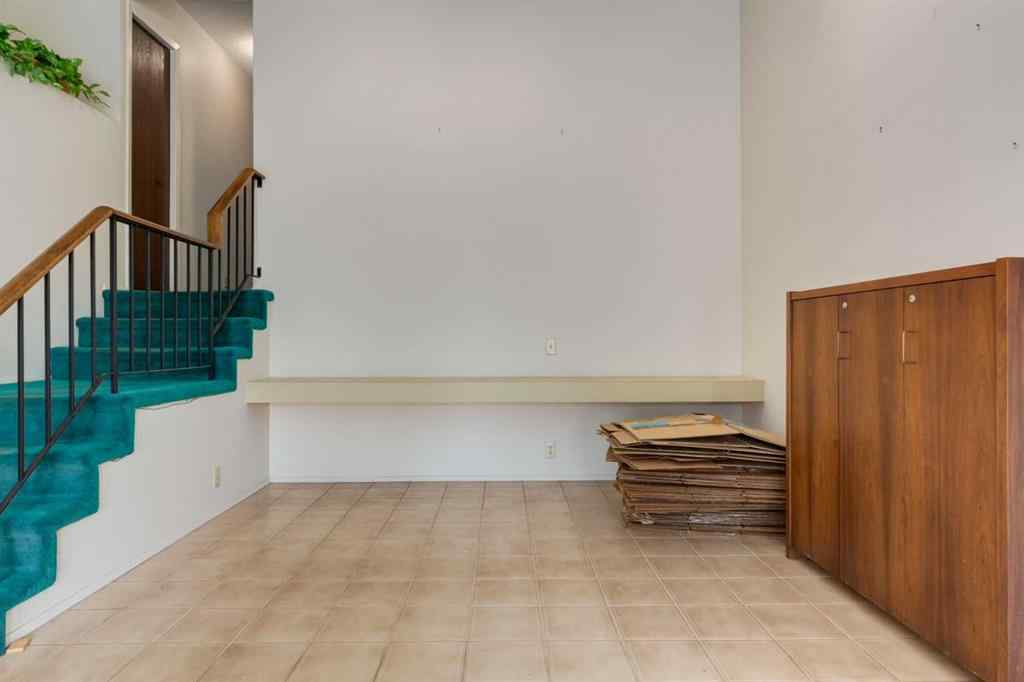 MLS® A2261278 - 300 Edgehill Drive NW in Edgemont Calgary, Residential