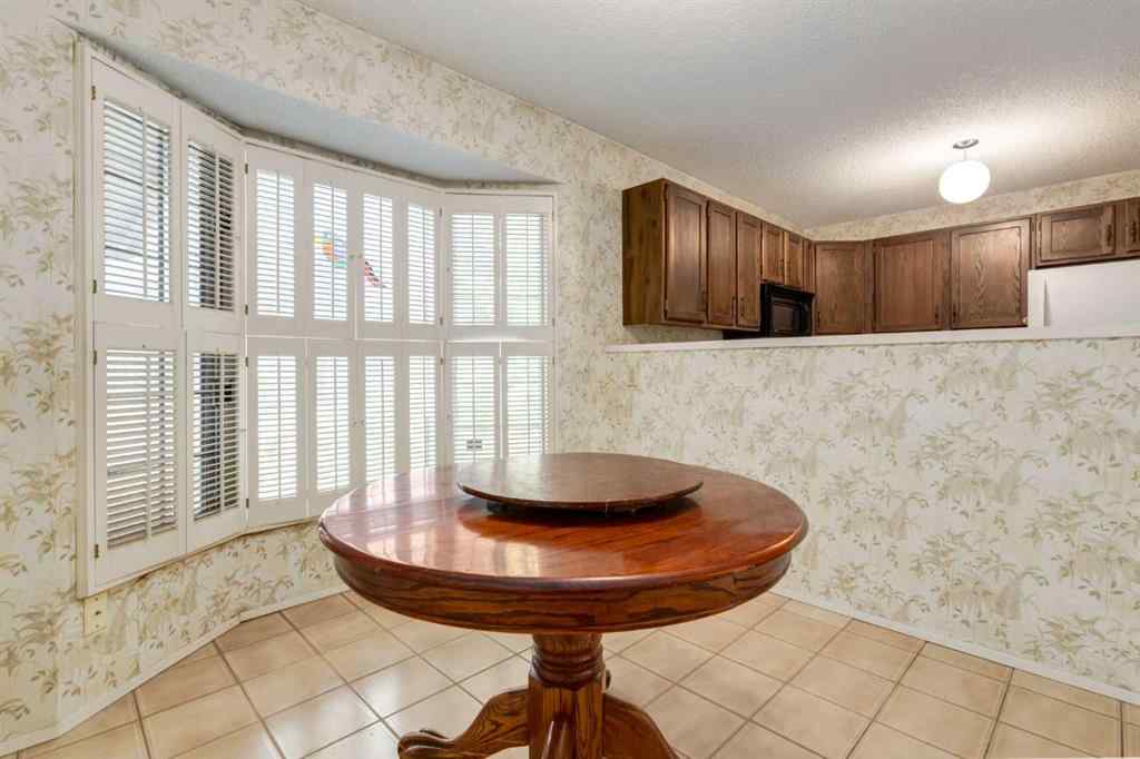 MLS® A2261278 - 300 Edgehill Drive NW in Edgemont Calgary, Residential