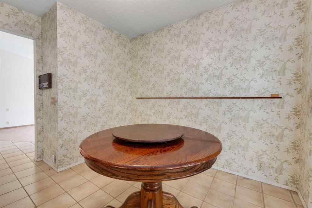 MLS® A2261278 - 300 Edgehill Drive NW in Edgemont Calgary, Residential