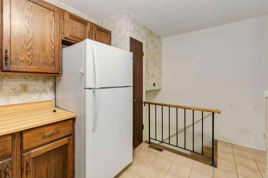 MLS® A2261278 - 300 Edgehill Drive NW in Edgemont Calgary, Residential