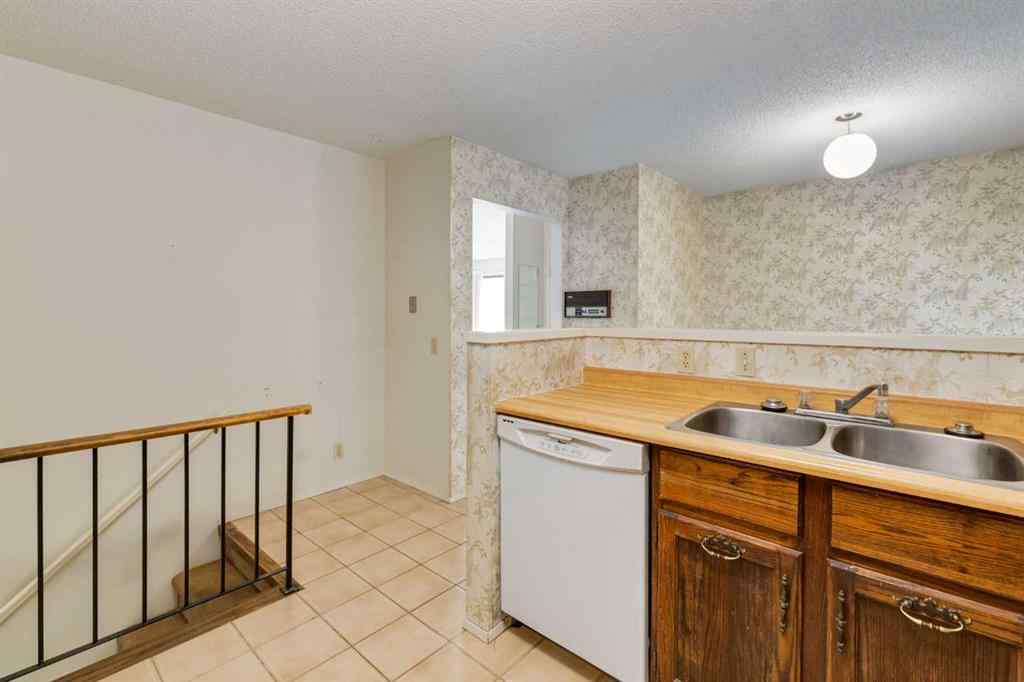 MLS® A2261278 - 300 Edgehill Drive NW in Edgemont Calgary, Residential