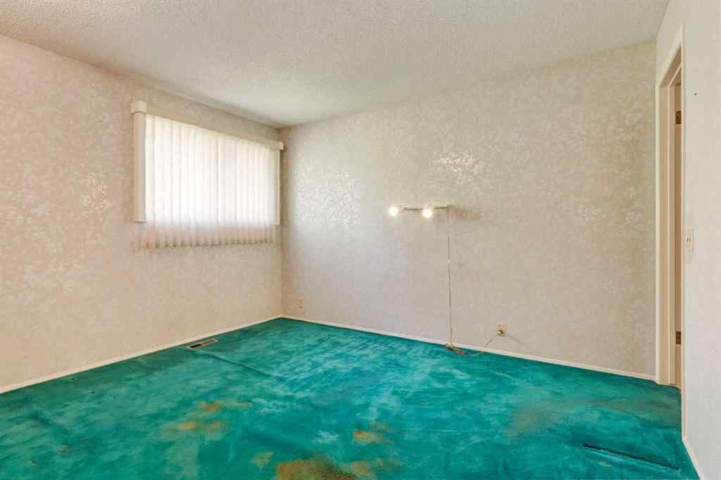 MLS® A2261278 - 300 Edgehill Drive NW in Edgemont Calgary, Residential