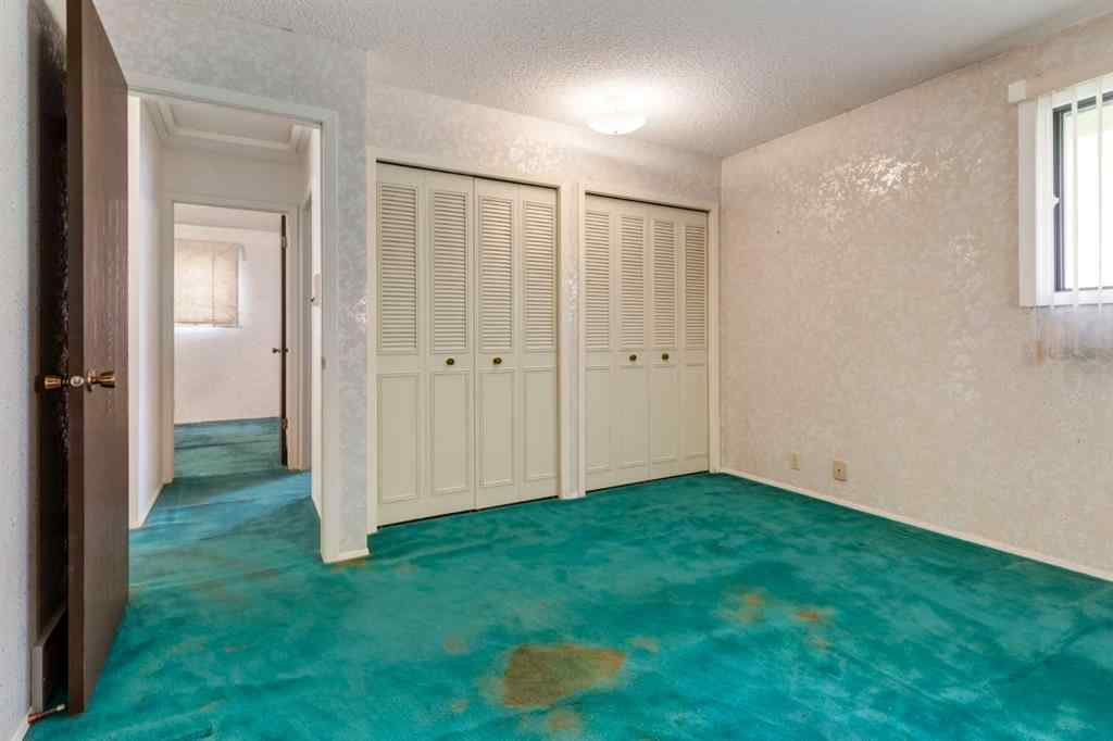 MLS® A2261278 - 300 Edgehill Drive NW in Edgemont Calgary, Residential