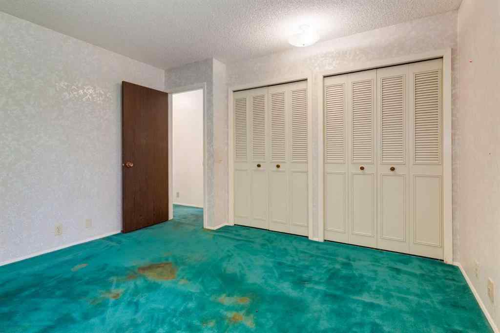 MLS® A2261278 - 300 Edgehill Drive NW in Edgemont Calgary, Residential