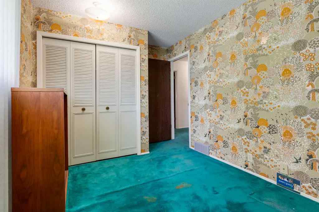 MLS® A2261278 - 300 Edgehill Drive NW in Edgemont Calgary, Residential