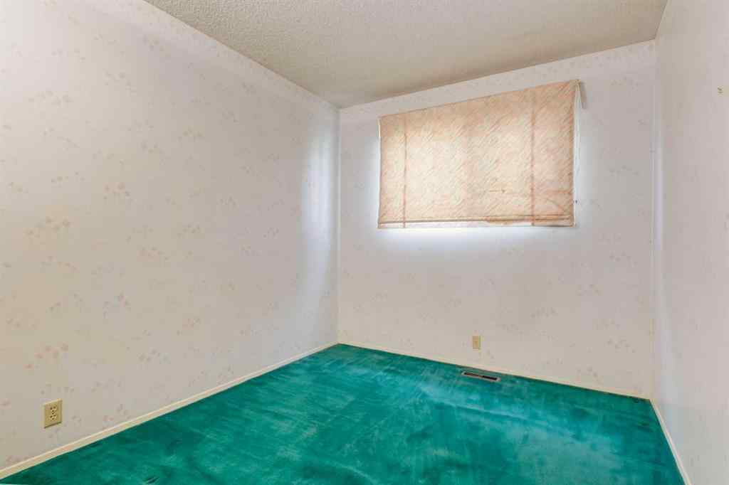 MLS® A2261278 - 300 Edgehill Drive NW in Edgemont Calgary, Residential