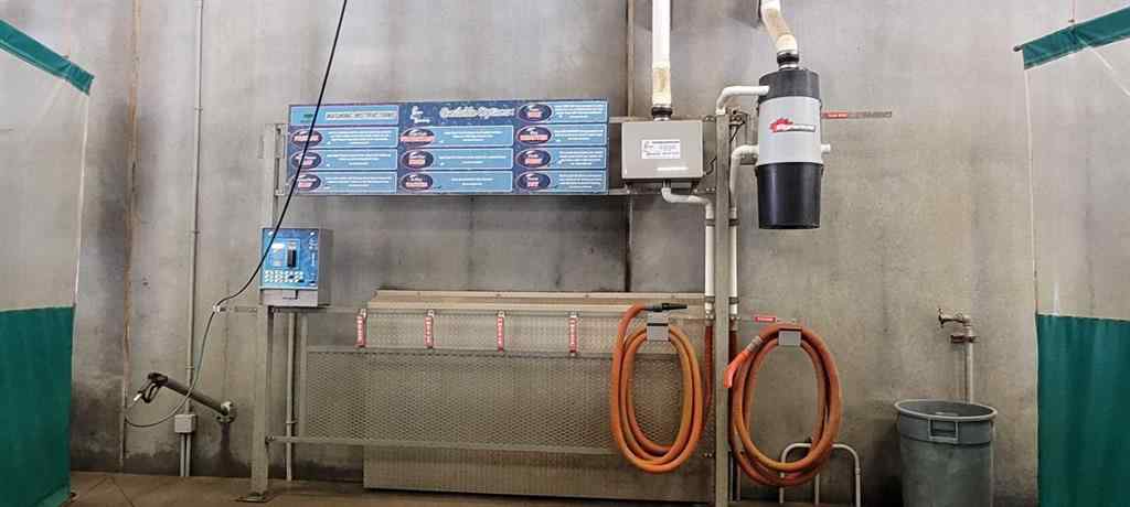 MLS® A2261289 - 126 Queens Drive  in Queens Business Park Red Deer, Commercial