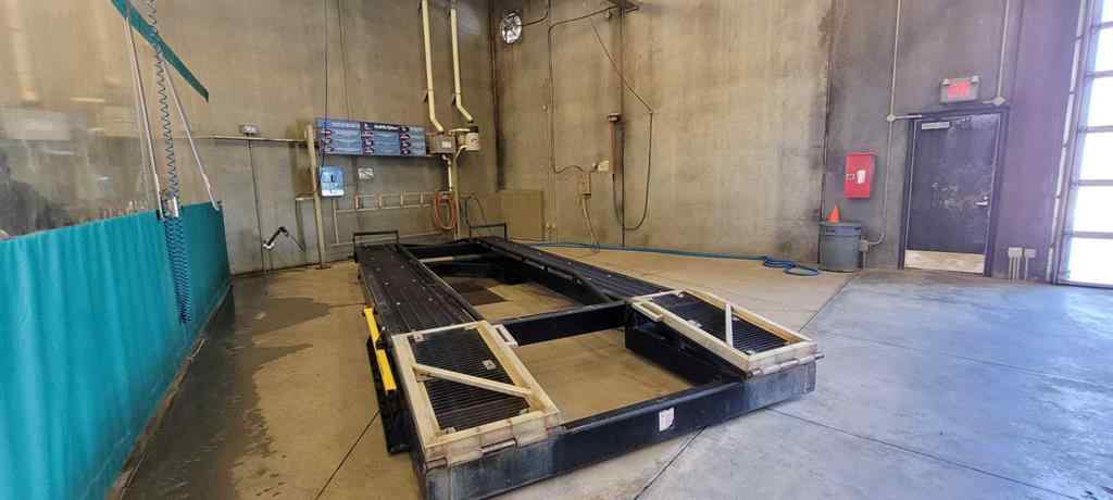 MLS® A2261289 - 126 Queens Drive  in Queens Business Park Red Deer, Commercial