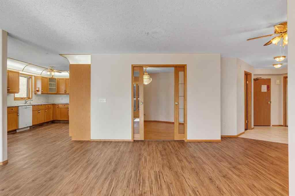 MLS® A2261309 - Unit #135 7229 Sierra Morena Boulevard SW in Signal Hill Calgary, Residential