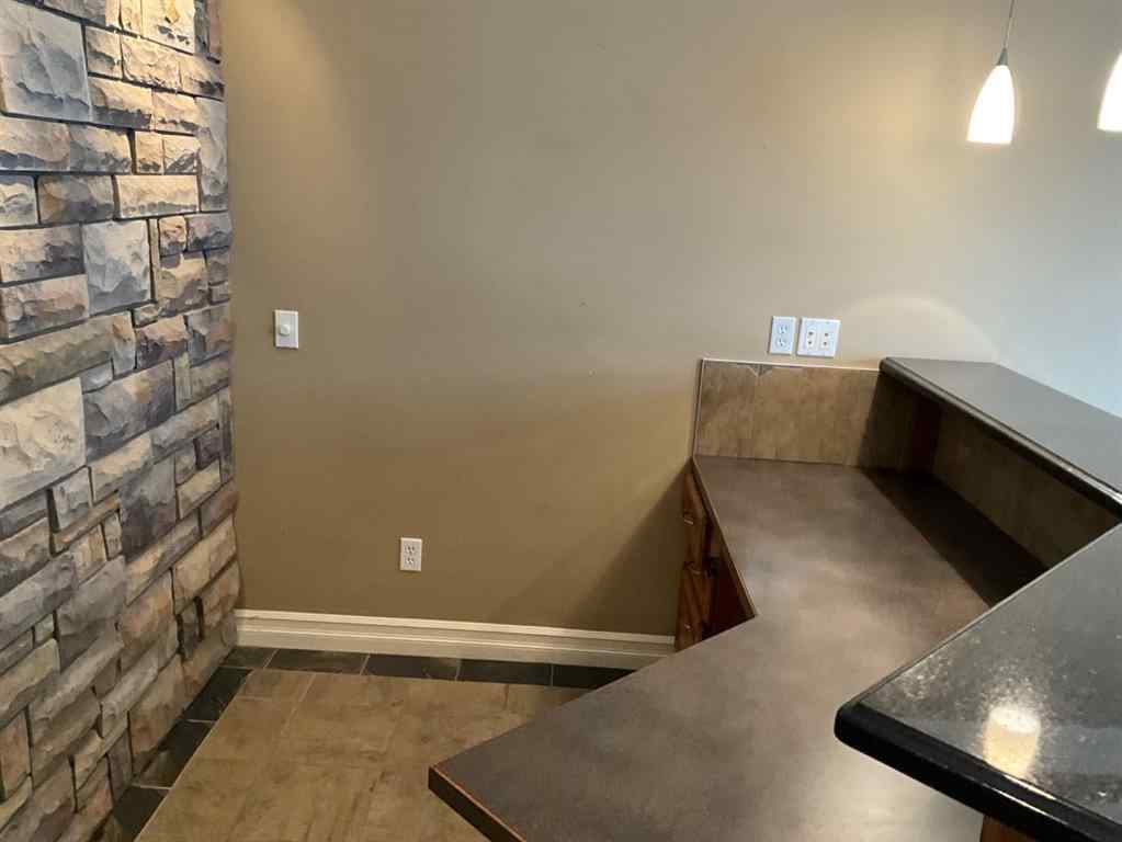 MLS® A2261312 - Unit #2 7429 49 Avenue  in Northlands Industrial Park Red Deer, Commercial