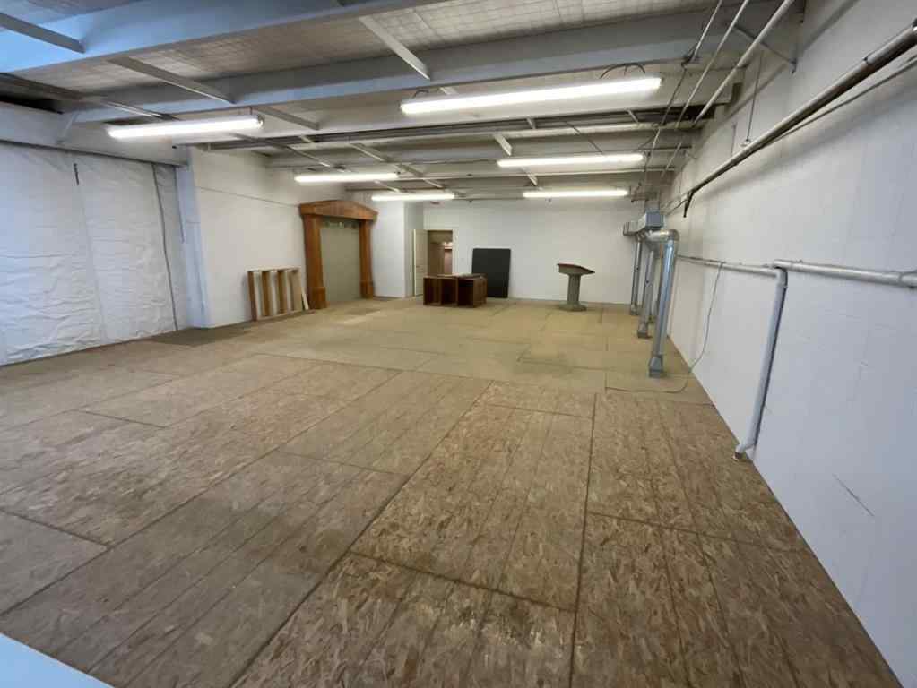 MLS® A2261312 - Unit #2 7429 49 Avenue  in Northlands Industrial Park Red Deer, Commercial