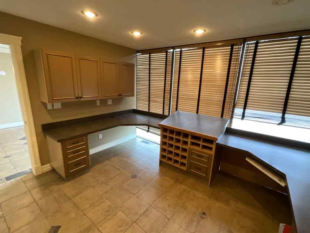 MLS® A2261320 - Unit #2 7429 49 Avenue  in Northlands Industrial Park Red Deer, Commercial