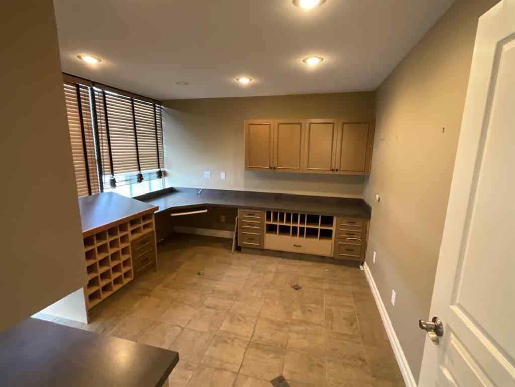 MLS® A2261320 - Unit #2 7429 49 Avenue  in Northlands Industrial Park Red Deer, Commercial