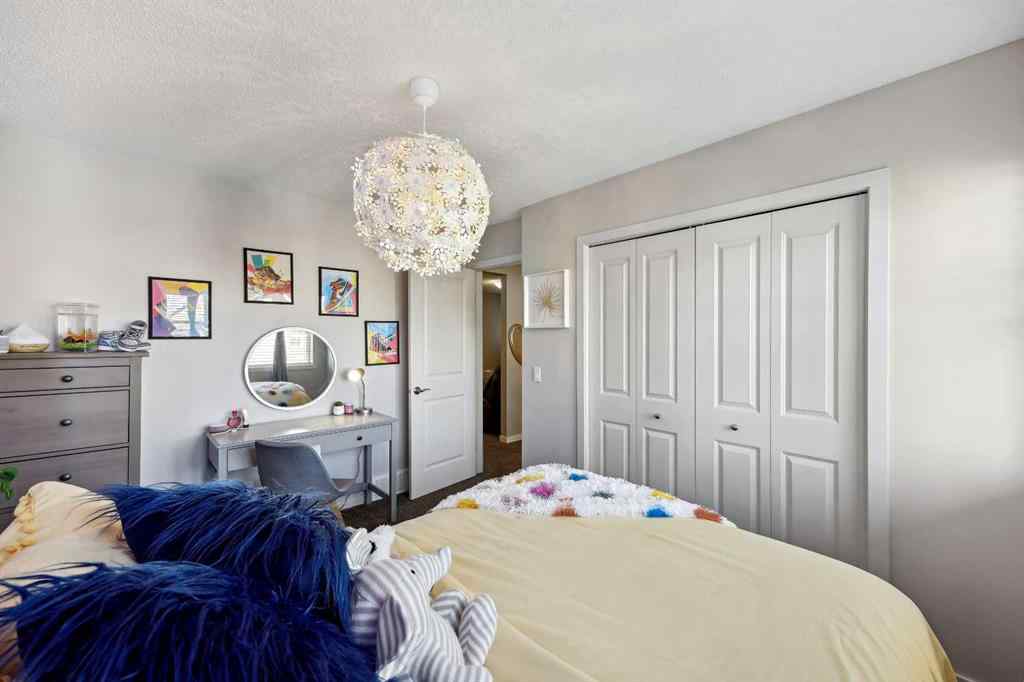 MLS® A2261327 - 272 Kingsmere Cove SE in Kings Heights Airdrie, Residential