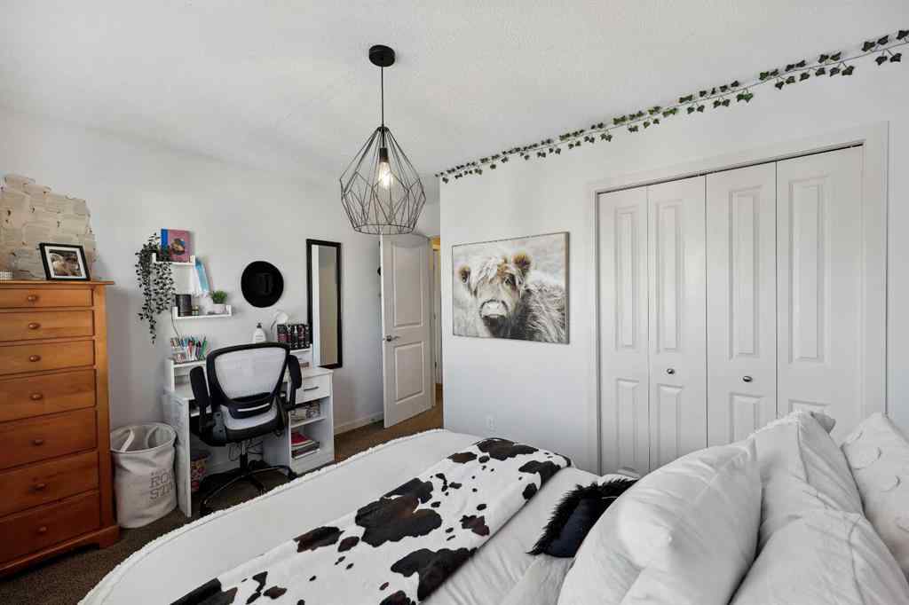 MLS® A2261327 - 272 Kingsmere Cove SE in Kings Heights Airdrie, Residential