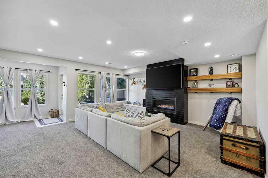 MLS® A2261327 - 272 Kingsmere Cove SE in Kings Heights Airdrie, Residential